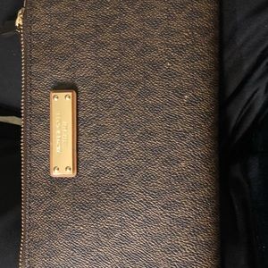 Michael Kors Wristlet Wallet BRAND NEW